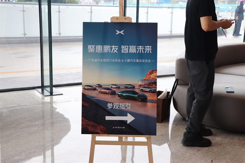 抵达接待 · 签到交流
