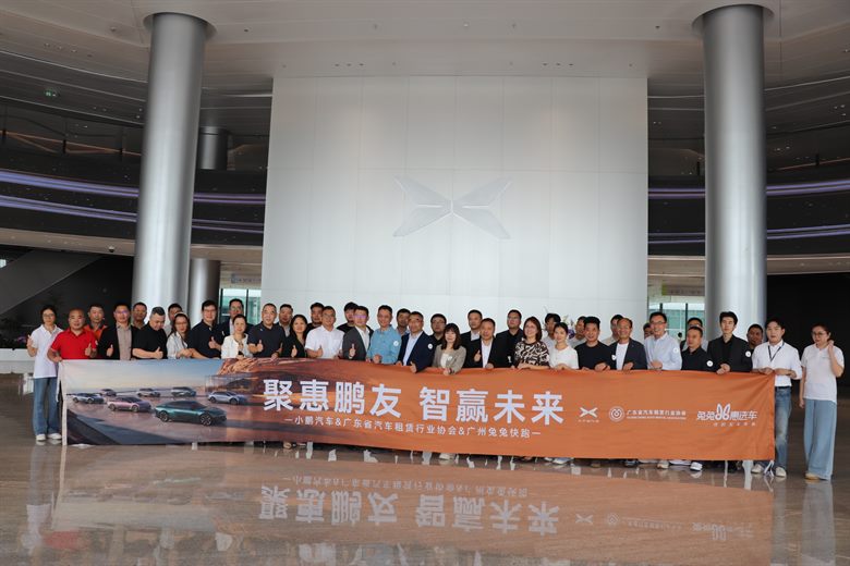 抵达接待 · 签到交流